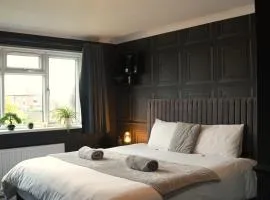 Detached Homestay - Super, King & Double Rooms - Leyland, Preston, Chorley, Lancashire