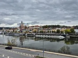 AM FELSEN Wohnung an der Donau, Altstadtblick