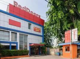 RedDoorz Plus @ Jalan Pemuda Jakarta