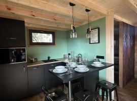 Lodge with private spa，位于Geishouse的酒店