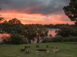 Willow Lodge Retreat - Private Boat Ramp，位于Paringa的酒店