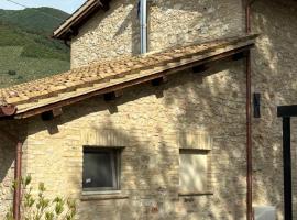 Il Leccino - Casale Piccolo，位于特雷维的酒店