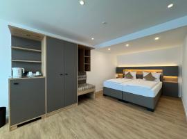 PANORAMA HOTEL in Neustadt an der Weinstraße，位于葡萄酒之路上的诺伊施塔特的酒店