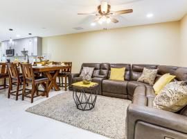 Golf, Shop & Unwind: Home 9 Mi to Ocean Inlet Park，位于Atlantis的酒店