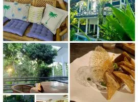 Skylodge B&B - Bali Jungle Retreat with Fine Dining & Eco Pool
