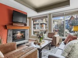 Mountain View Escape Sleeps 6 with Hot Tub and Pool