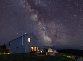 Cedar - Luxury 2 Bdrm Cottage