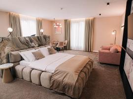 Hotel Brick，位于德罗贝塔-塞维林堡的酒店