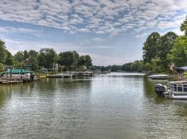 Shades of Summer by AvantStay Gazebo Dock View，位于科尼利厄斯的酒店