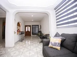 Hermosa casa a 1 cuadra de 3er anillo