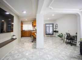 Hermosa casa a 1 cuadra de 3er anillo