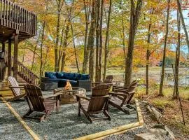 Lakefront Movie Theater, Hot Tub, Arcade, Boats