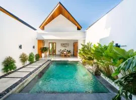 Arkarhea Villa, BRAND NEW! 2BR Tropical Villa with Pool, Canggu