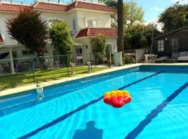 Sleeps 12 Family Villa By The Sea W Jacuzzi & Pool