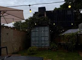 Container-Spa quente, projetor cine, lareira, churrasqueira-20km de Brotas，位于Torrinha的酒店