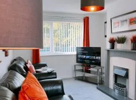 Modern 3 Bed house with parking - Chorley near M61