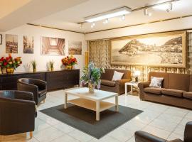 Checkin Travé，位于菲格拉斯的酒店