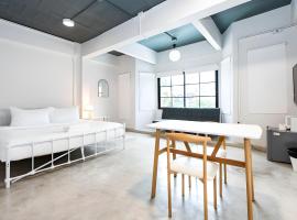 Yellow Place Sukhumvit Soi 2 - เยลโล เพลส สุขุมวิทซอย 2 Pro，位于Bang Kapi的酒店