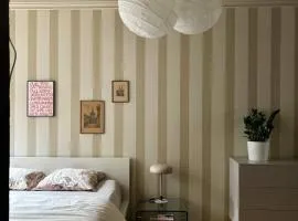 Wake Up in Bern Old Town Queen Bed Fast WiFi