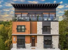 The Great Escape! Sleeps 26 - Sky Deck - Arcade - Golf - Waterpark