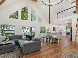 Modern Mountain House with Amazing Views and Hot Tub