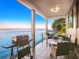 Waterfront Haven with Spectacular View in Bainbridge