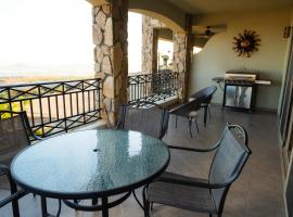 Baja Toms B311 - 3 Bedrooms with a wonderful view，位于卡波圣卢卡斯的酒店