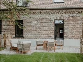 Molhemhoeve，位于佩尔的酒店