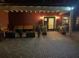 Pension Rotes Haus，位于格罗森海恩的酒店