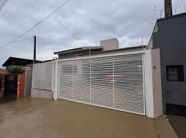Casa em bairro nobre + 3 quartos com ar e 2 vagas