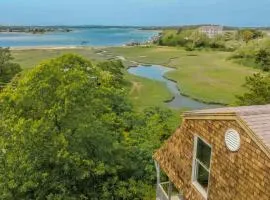 Sweeping Views Minutes to Beach