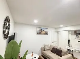 Cozy 2 Bedroom Suite Close to Amenities
