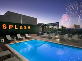 阿纳海姆度假区/会展中心万豪春季山丘套房酒店，位于安纳海姆的度假村