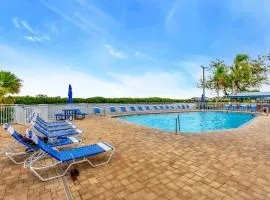 Sunset Suite Heated Pool Tennis & Gym Balcony