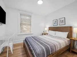 Pittsburgh Shadyside 2D Modern and Stylish Private Bedroom with Shared Bathroom