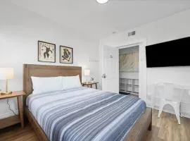 Pittsburgh Shadyside 3A Bright and Stylish Private Bedroom with Shared Bathroom