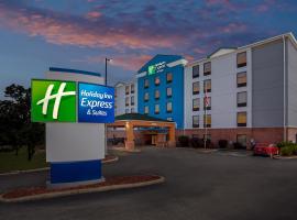 查尔斯顿-绍斯里奇智选假日酒店及套房，位于查尔斯顿的酒店