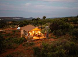 AfriCamps at Milorho，位于勒斯滕堡的带停车场的酒店