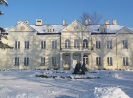 Hotel Sobienie Królewskie，位于Sobienie Szlacheckie的酒店