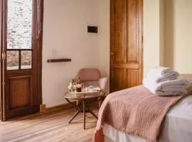 La Noire Petit hotel