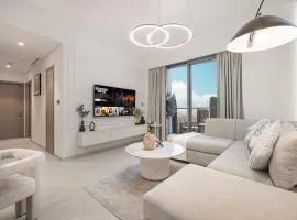 NEW LUX High Floor Burj Views