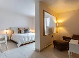 Majestic Colonial Villa Private Pool Jacuzzi and Gardens