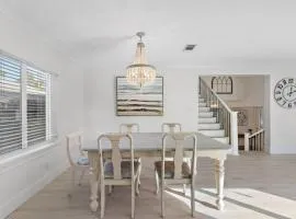 Cozy cottage in the heart of Kemah close to the boardwalk and bay