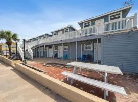 Studio condo near downtown and cruise terminal, across from the Seawall