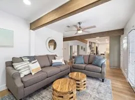 Beautiful home with pool near Kemah Boardwalk