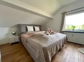 2 Zimmer Dachwohnung mit Burgblick und Kingsize Bett