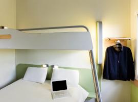 宜必思经济里昂南方圣格尼斯拉瓦尔酒店，位于圣热尼拉瓦勒的酒店