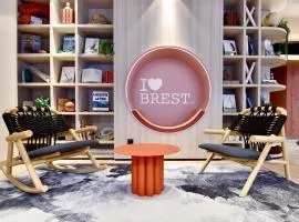 布雷斯特中心港宜必思快捷酒店