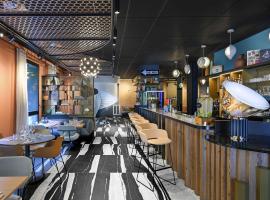 Tribe Paris La Defense Esplanade，位于库尔布瓦的酒店