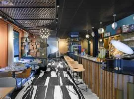 Tribe Paris La Defense Esplanade